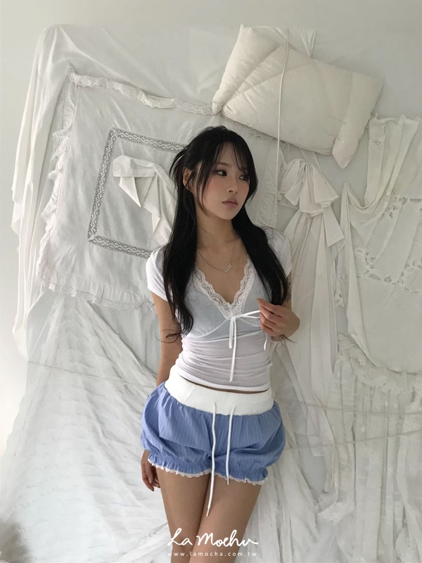 蕾絲滾邊襯衫條紋短褲